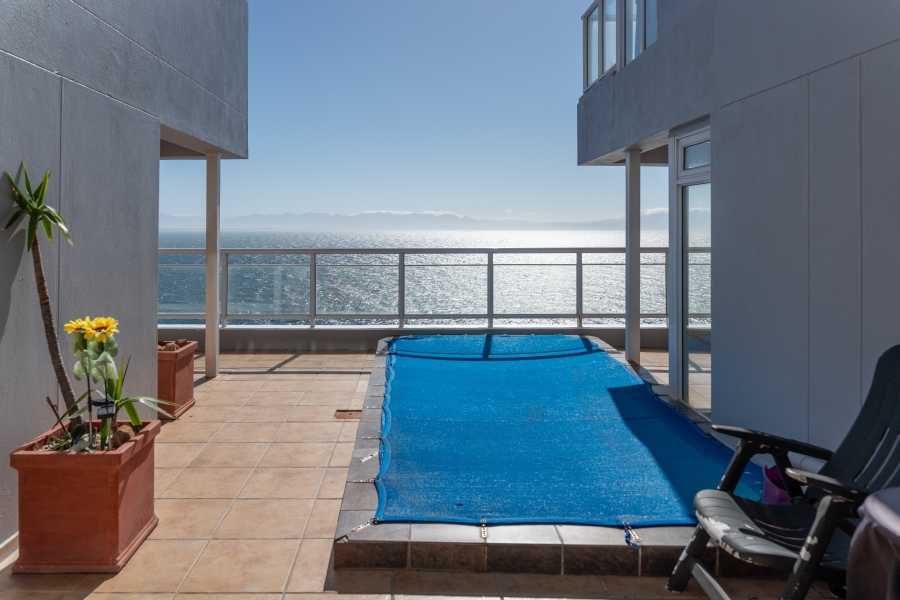 6 Bedroom Property for Sale in Fish Hoek Western Cape